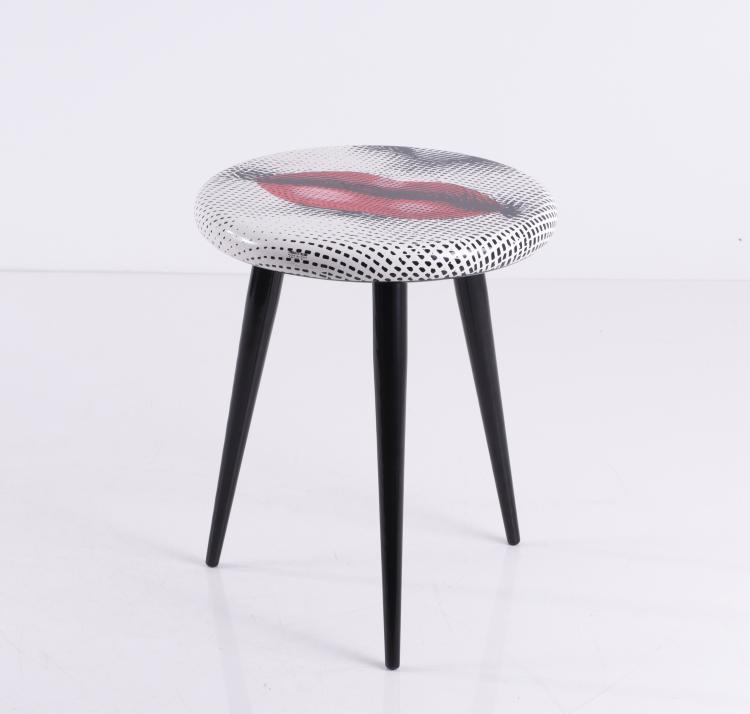 Hauptbild zu Objekt, Hocker 'Bacio', 2008, Barnaba Fornasetti, Fornasetti, Mailand, 140B 371