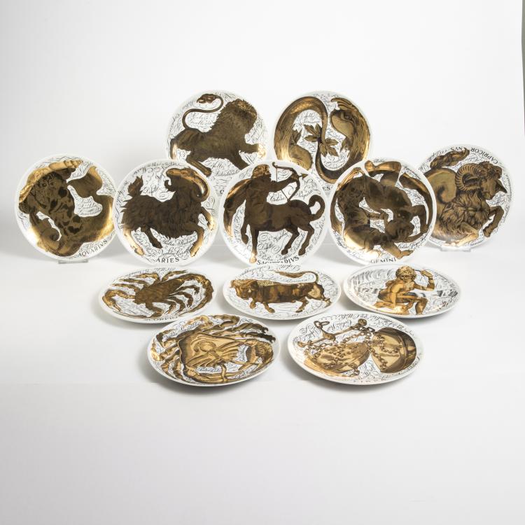 Hauptbild zu Objekt, Zw&ouml;lf Teller 'Gli influssi astrali', 1975, Piero Fornasetti, Fornasetti, Mailand, 140B 357