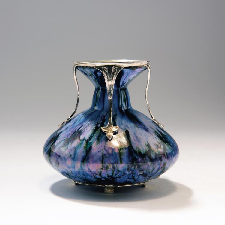 Hauptbild zu Objekt, Vase with silver mounting by Hermann Behrnd, Dresden, c. 1901-03, Jakab Rapoport, Maison Moderne, La, 141C 632