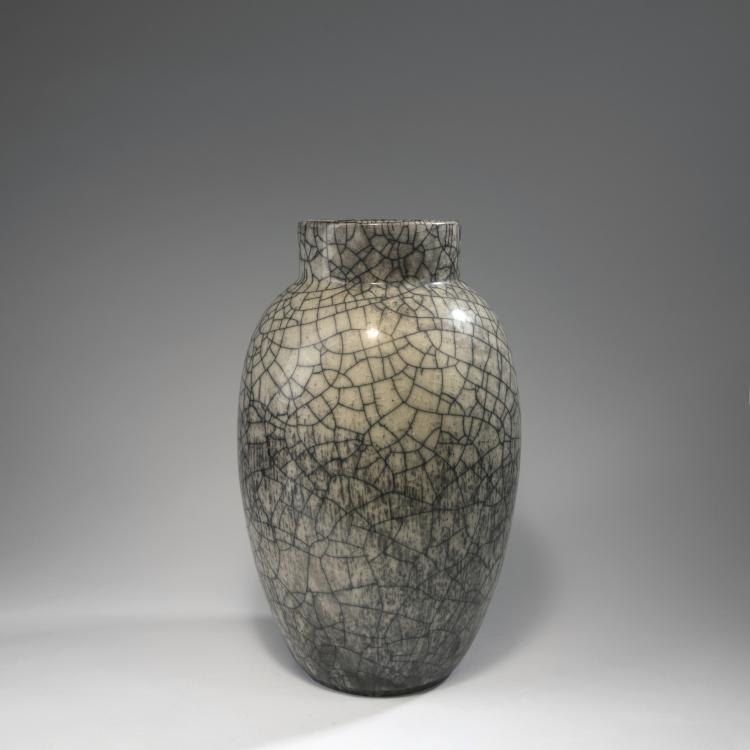 Hauptbild zu Objekt, Tall vase, c. 1930Gerda Conitz (attributed), Gerda Conitz, Karlsruhe, Majolikamanufaktur, 141C 612