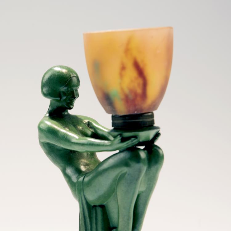 Bild 2 zu Objekt, Kleine fig&uuml;rliche Tischleuchte, um 1925, Daum Fr&egrave;res, Nancy, 141C 441