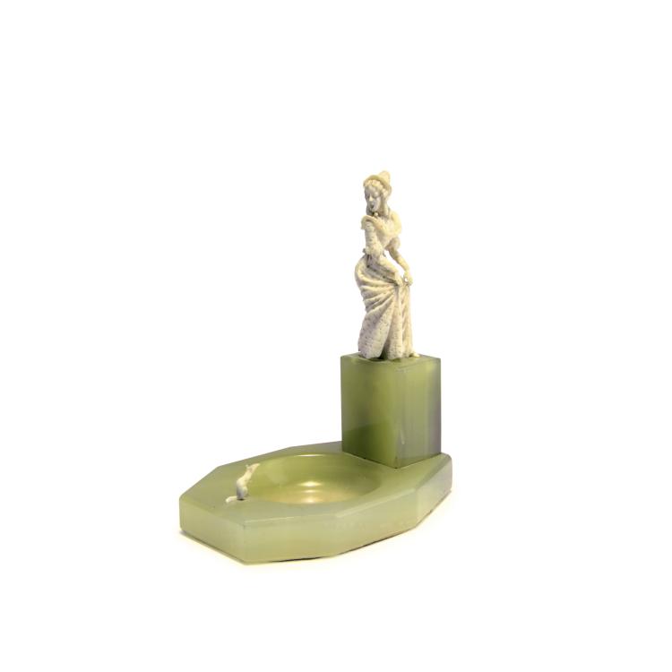 Hauptbild zu Objekt, Biedermeierdame vor Maus erschreckend, 1920er Jahre, Deutschland, 141C 747