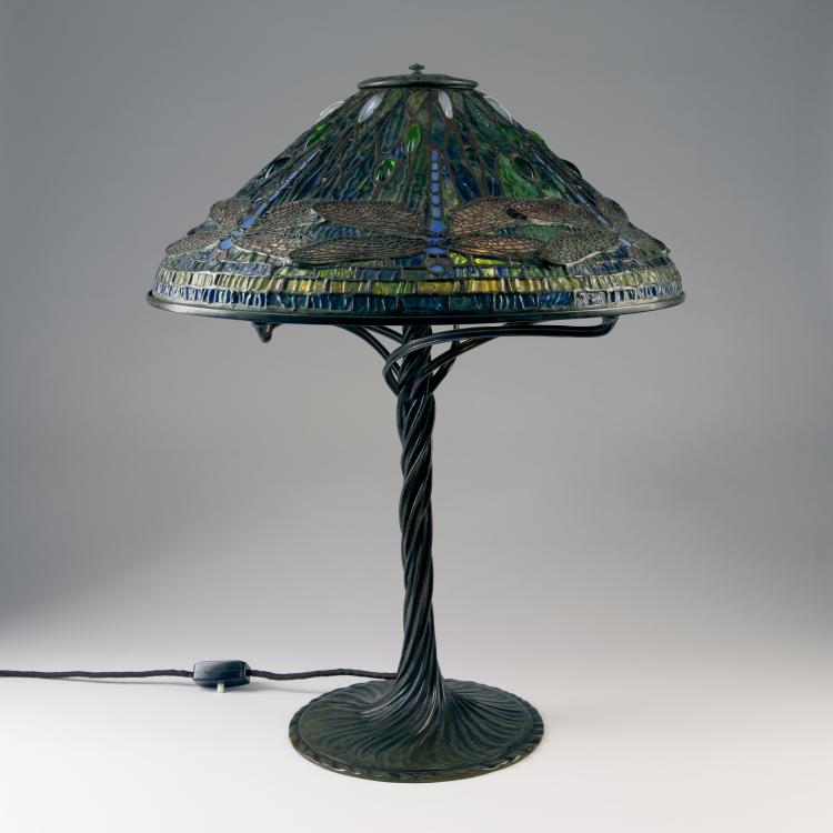 Bild 1 zu Objekt, 'Dragonfly' table light, 1899, Clara Driscoll,Louis C. Tiffany, Tiffany Studios, New York, 141C 547