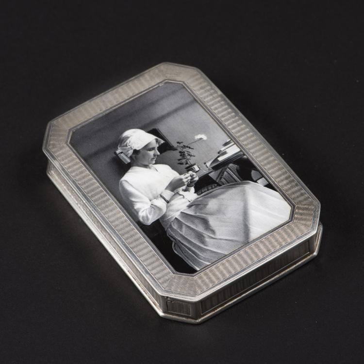 Bild 1 zu Objekt, Pillendose, 1920er Jahre, Kuppenheim, Louis, Pforzheim, 141C 672