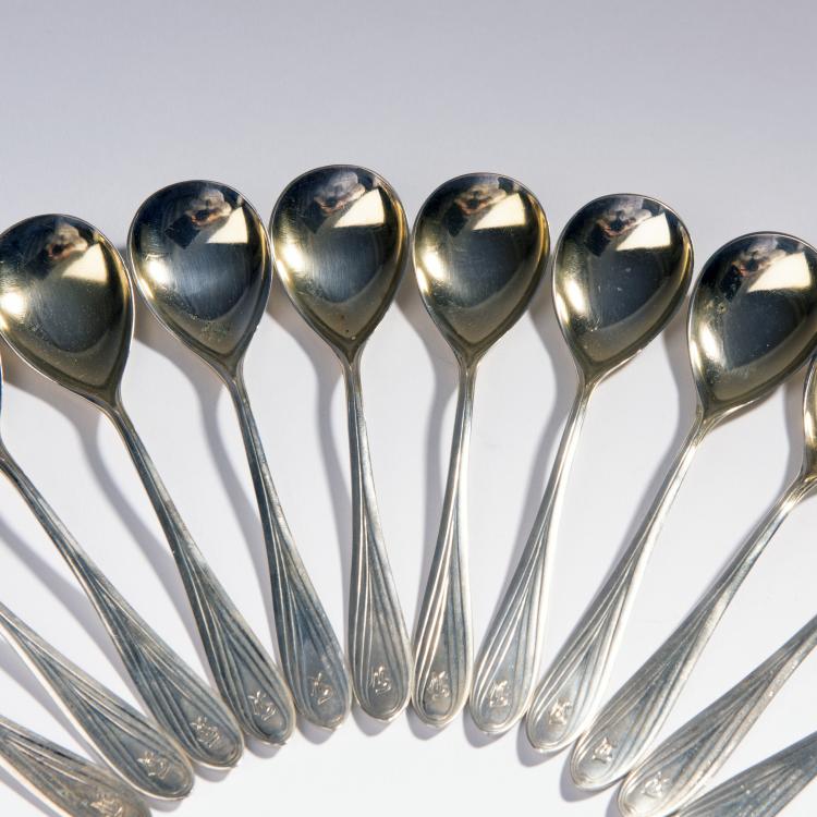 Bild 1 zu Objekt, 12 '3001' icecream spoons in a box, 1901/02, Hans Christiansen, Bruckmann & S&ouml;hne, Heilbronn, 141C 680
