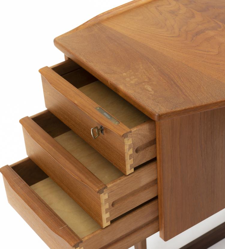 Bild 10 zu Objekt, 'Boomerang' writing desk, c. 1960, Peter L&ouml;vig Nielsen, L&ouml;vig-Nielsen, Peter, Hedersted, 140D 756