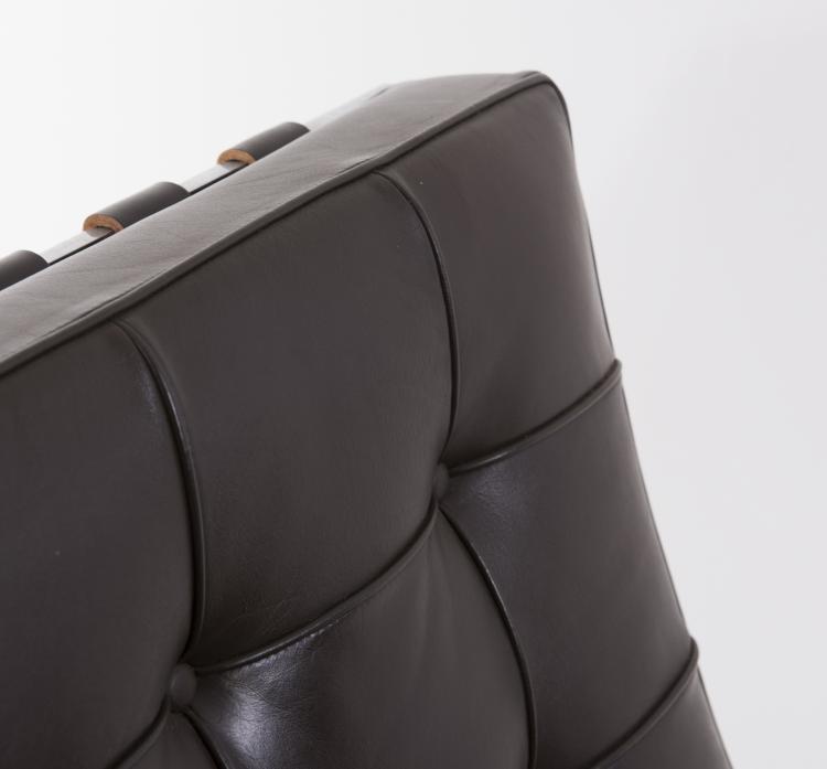 Bild 3 zu Objekt, Two 'Barcelona' easy chairs, 1929, Ludwig Mies van der Rohe, Knoll International, New York, 140D 666