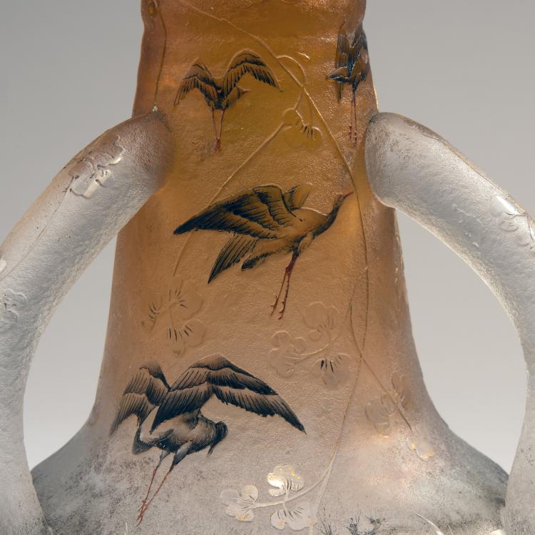 Bild 3 zu Objekt, Henkelvase 'Cigognes' mit Silbermontierung, 1895, Daum Fr&egrave;res, Nancy, 141A 94