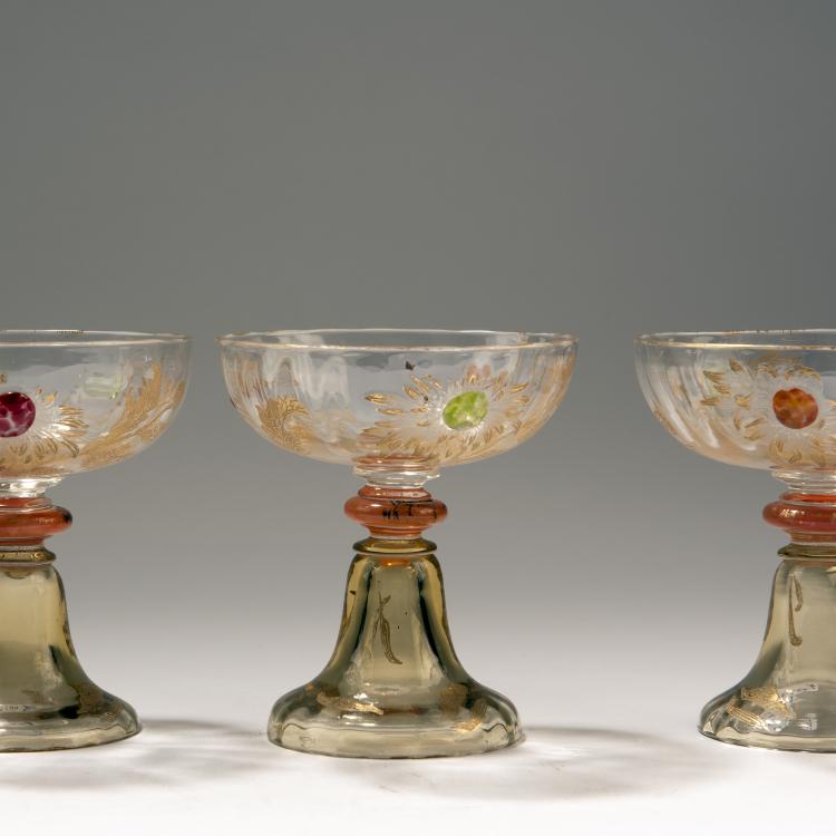 Bild 1 zu Objekt, Drei Champagnerschalen aus dem Service 'Chrysanth&egrave;mes', 1903, Gall&eacute;, Emile, Nancy, 141A 55