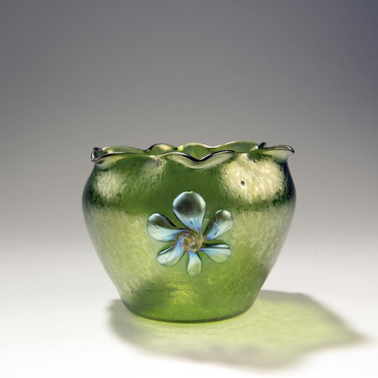 Hauptbild zu Objekt, Vase mit applizierten Bl&uuml;ten, um 1903, L&ouml;tz Wwe., Klosterm&uuml;hle, 141A 208