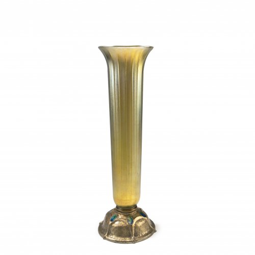 Hohe Vase mit Bronzefuß, 1920-28