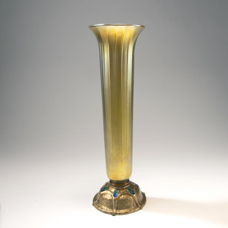Bild 1 zu Objekt, Hohe Vase mit Bronzefu&szlig;, 1920-28, Tiffany Studios, New York, 141A 148