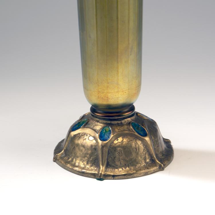 Bild 2 zu Objekt, Hohe Vase mit Bronzefu&szlig;, 1920-28, Tiffany Studios, New York, 141A 148