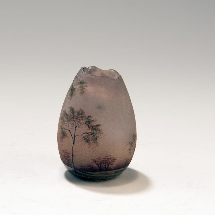 Bild 1 zu Objekt, Miniaturvase 'Paysage mauve', 1907, Daum Fr&egrave;res, Nancy, 141A 126