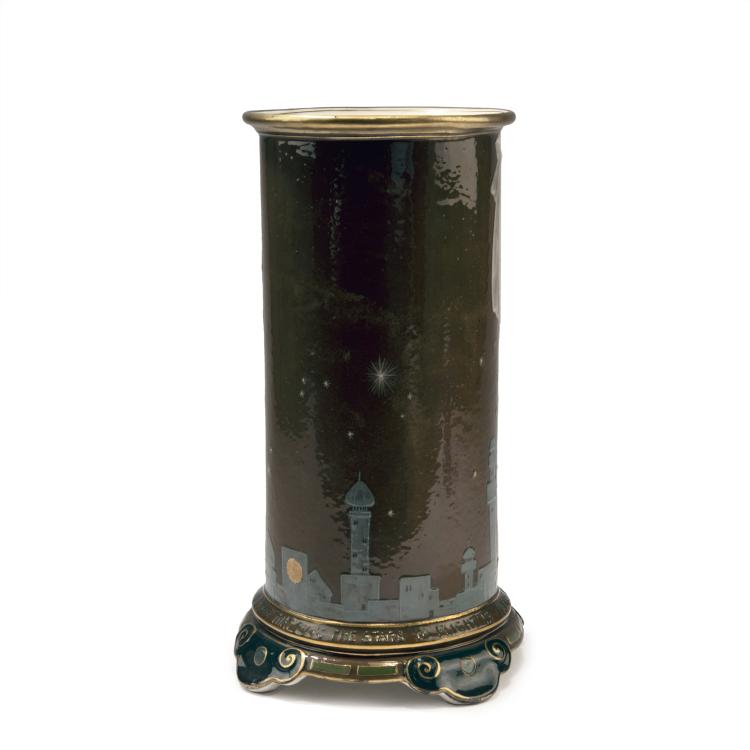 Bild 1 zu Objekt, Bedeutende P&acirc;te-sur-p&acirc;te-Vase nach einem Gedicht des persischen Schriftstellers Omar Khayyam, um 1880, Frederick Alfred Rhead, Minton's China Works, Stoke-on-Trent, 141C 615