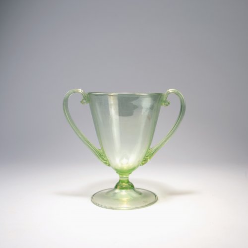 Henkelvase, um 1921