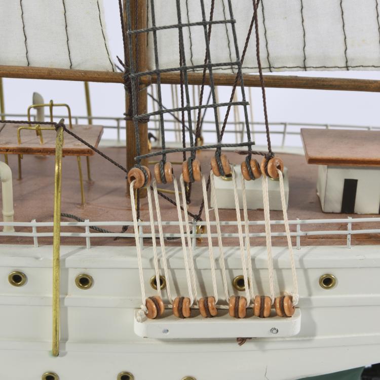 Bild 1 zu Objekt, Schiffsmodell Viermast-Schoner 'J.S. Elcano', 141A 261