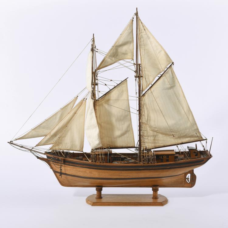 Hauptbild zu Objekt, Model two-masted smackship, 141A 265