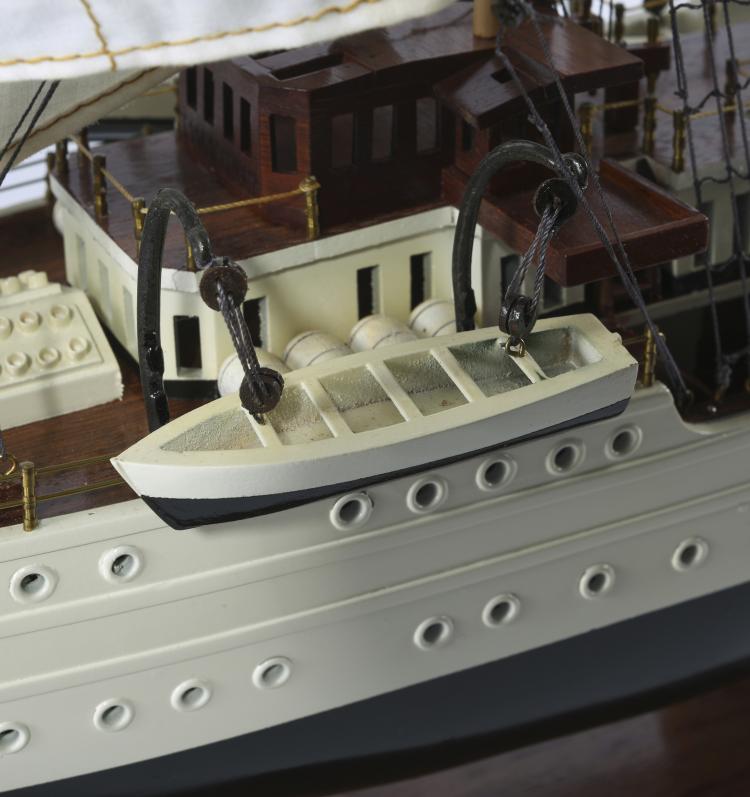 Bild 4 zu Objekt, Schiffsmodell Viermast-Bark 'Esmeralda', 141A 267