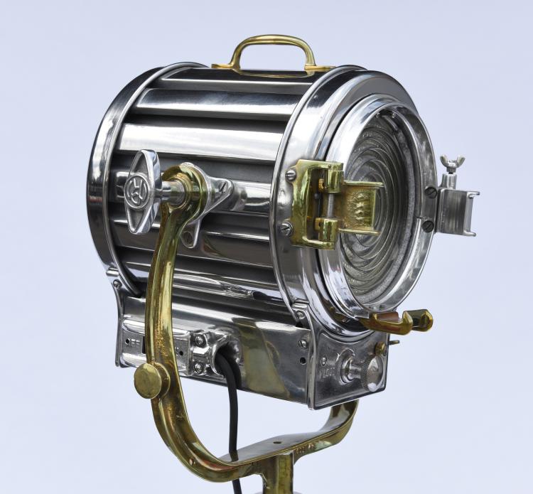 Bild 1 zu Objekt, Scheinwerfer mit Stativ, Mole-Richardson Ltd, London, 141A 276