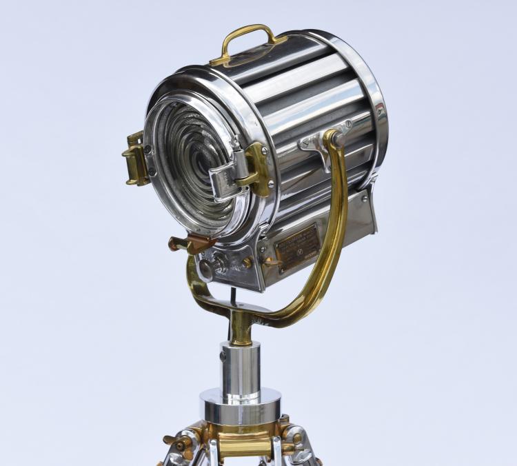 Bild 2 zu Objekt, Scheinwerfer mit Stativ, Mole-Richardson Ltd, London, 141A 276