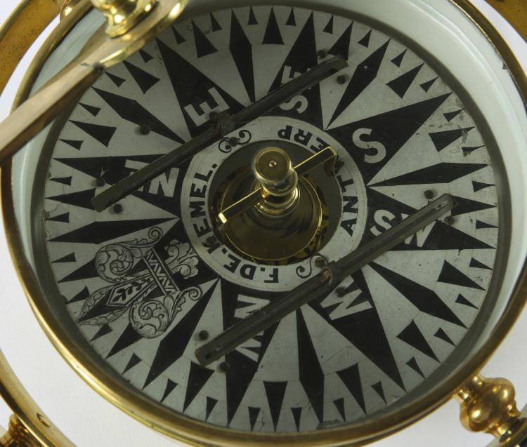 Bild 2 zu Objekt, Kompass mit kardanischer Aufh&auml;ngung , De Kemel, F., Antwerpen, 141A 289