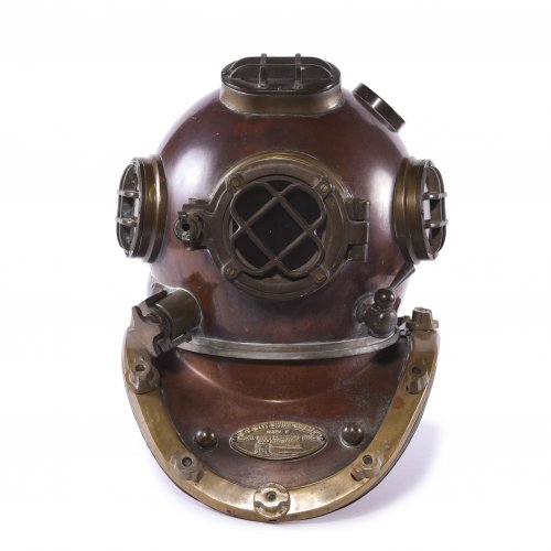 Diving helmet