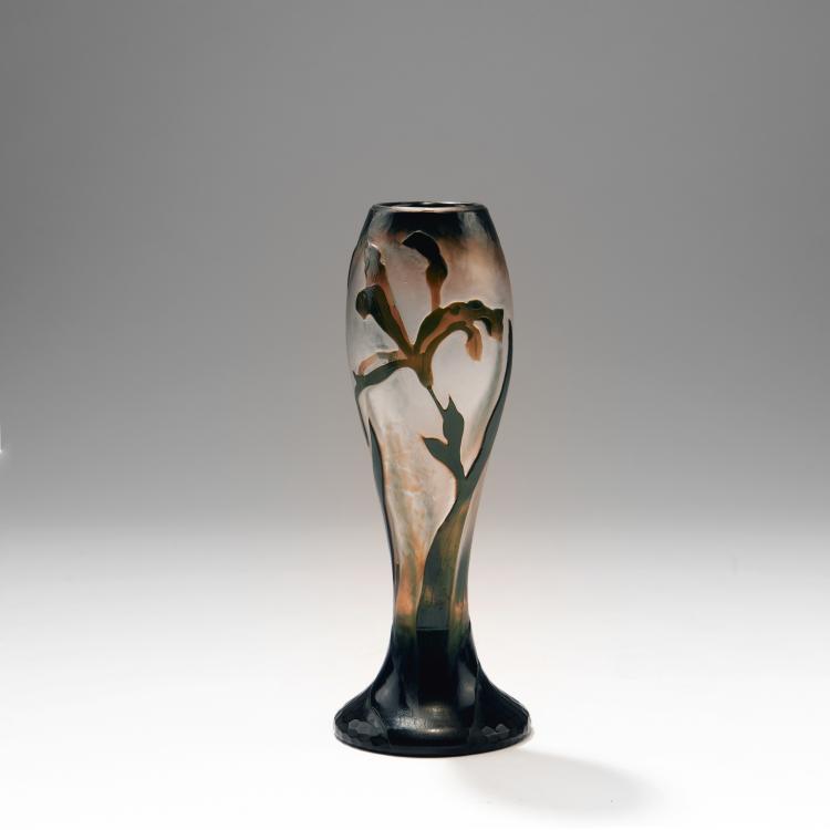 Hauptbild zu Objekt, 'Iris' Martel&eacute; vase, 1900-03, Henri Berg&eacute;, Daum Fr&egrave;res, Nancy, 141C 408