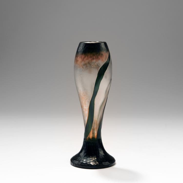 Bild 1 zu Objekt, 'Iris' Martel&eacute; vase, 1900-03, Henri Berg&eacute;, Daum Fr&egrave;res, Nancy, 141C 408