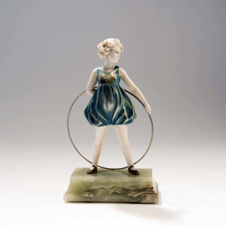 Hauptbild zu Objekt, 'Hoop girl', um 1930, 141C 777