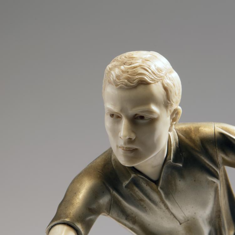 Bild 13 zu Objekt, 'Tennis Player', c. 1928, 141D 15