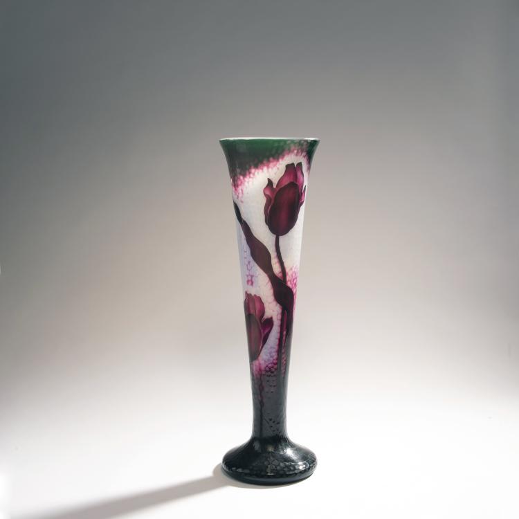 Hauptbild zu Objekt, Tall 'Tulipes' Martel&eacute; vase, 1898-99, Daum Fr&egrave;res, Nancy, 144B 79