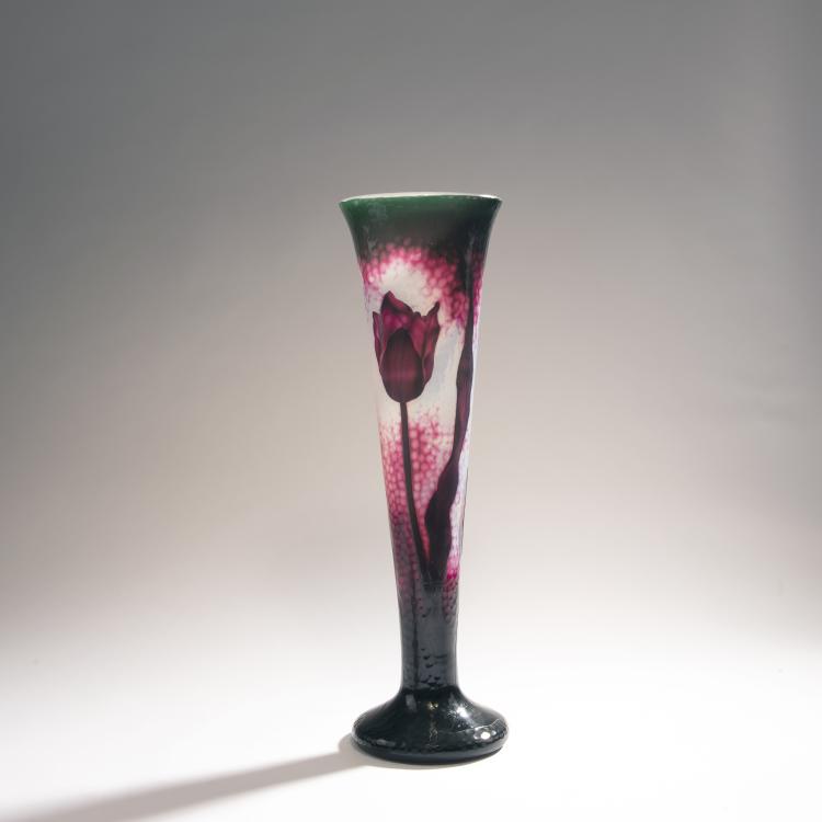 Bild 1 zu Objekt, Tall 'Tulipes' Martel&eacute; vase, 1898-99, Daum Fr&egrave;res, Nancy, 144B 79