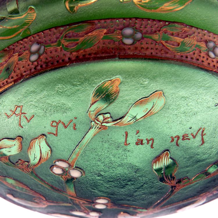 Bild 1 zu Objekt, Deckeldose 'Au gui l'an neuf' um 1897, Daum Fr&egrave;res, Nancy, 141C 401