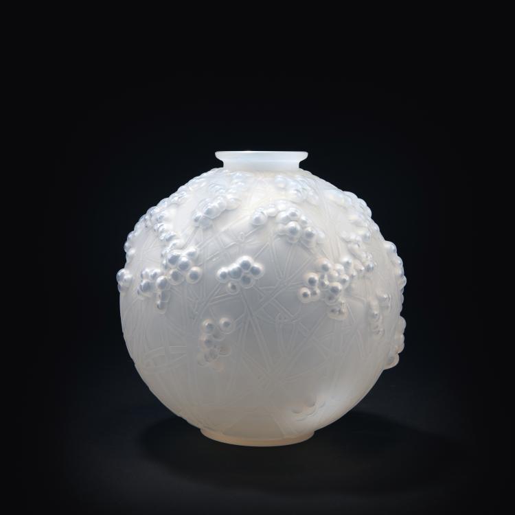 Hauptbild zu Objekt, 'Druide' or 'Gui de Ch&ecirc;ne' vase, 1924, Lalique, Ren&eacute;, Wingen-sur-Moder, 141B 331