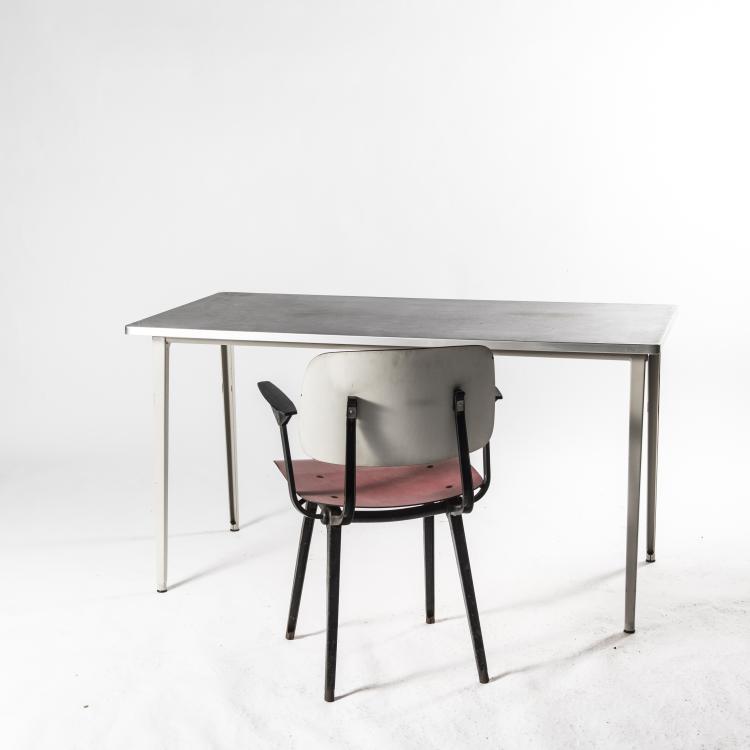 Bild 2 zu Objekt, Schreibtisch 'Revolt' mit Armlehnstuhl 'Revolt', 1954, Ahrend Cirkel, Den Haag, 143B 329