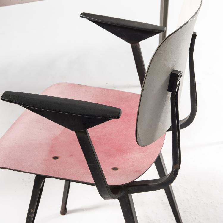 Bild 3 zu Objekt, Schreibtisch 'Revolt' mit Armlehnstuhl 'Revolt', 1954, Ahrend Cirkel, Den Haag, 143B 329