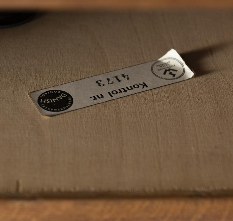 Bild 3 zu Objekt, '93' writing desk, 1952, S&oslash;ren Willadsen Furniture, Vejen, D&auml;nemark., 142A 108