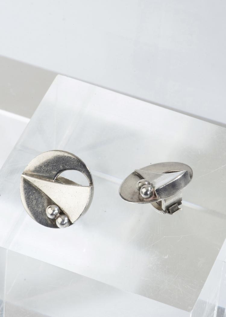 Hauptbild zu Objekt, Pair of ear clips, 1930s, Jean Despr&eacute;s, 142B 238