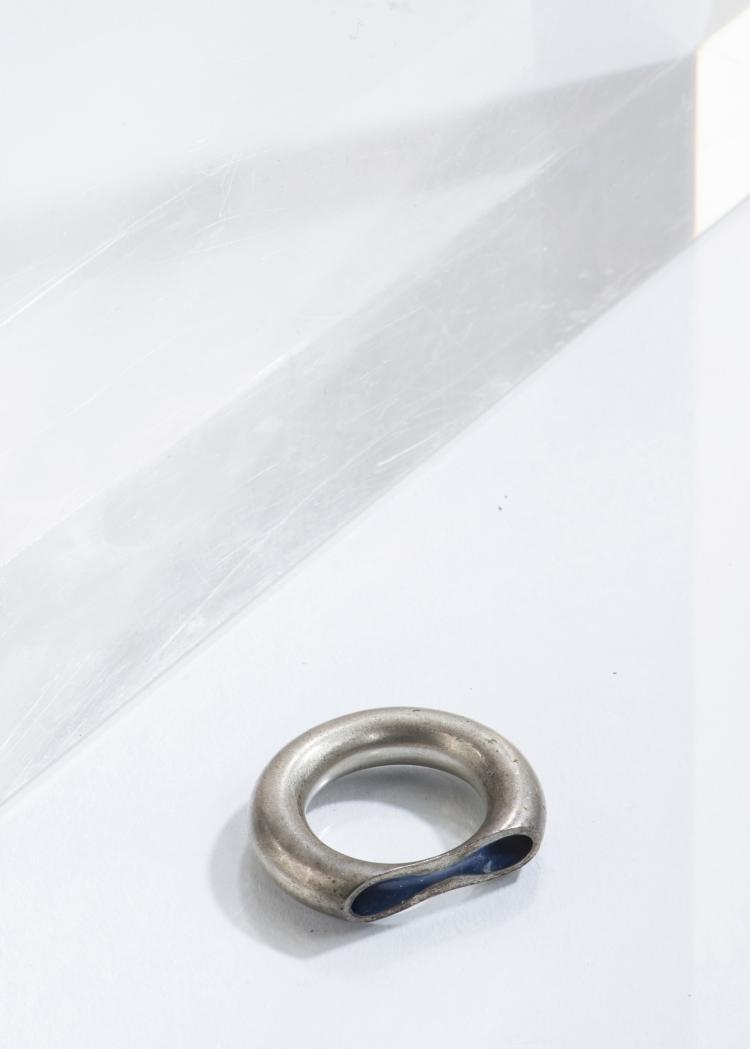 Bild 1 zu Objekt, Ring 'Orgone', 1992, Marc Newson, Chi Ha Paura, Niederlande, 142B 283