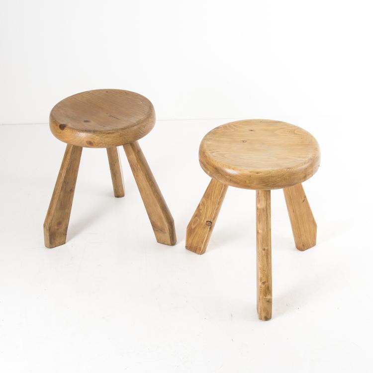 Bild 1 zu Objekt, 'Two Meribel' stools, 1962, Charlotte Perriand, Blanchon, Georges; Sentou, Paris; Steph Simon, 142A 125