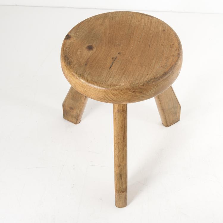 Bild 2 zu Objekt, 'Two Meribel' stools, 1962, Charlotte Perriand, Blanchon, Georges; Sentou, Paris; Steph Simon, 142A 125