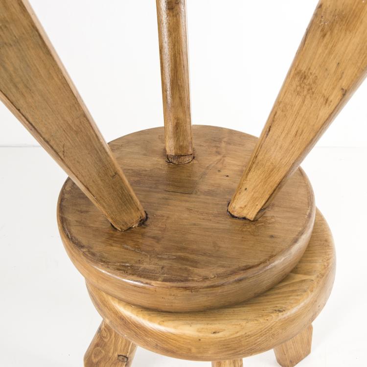 Bild 3 zu Objekt, 'Two Meribel' stools, 1962, Charlotte Perriand, Blanchon, Georges; Sentou, Paris; Steph Simon, 142A 125