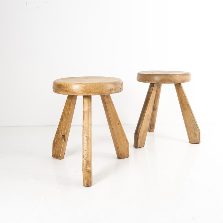 Bild 4 zu Objekt, 'Two Meribel' stools, 1962, Charlotte Perriand, Blanchon, Georges; Sentou, Paris; Steph Simon, 142A 125