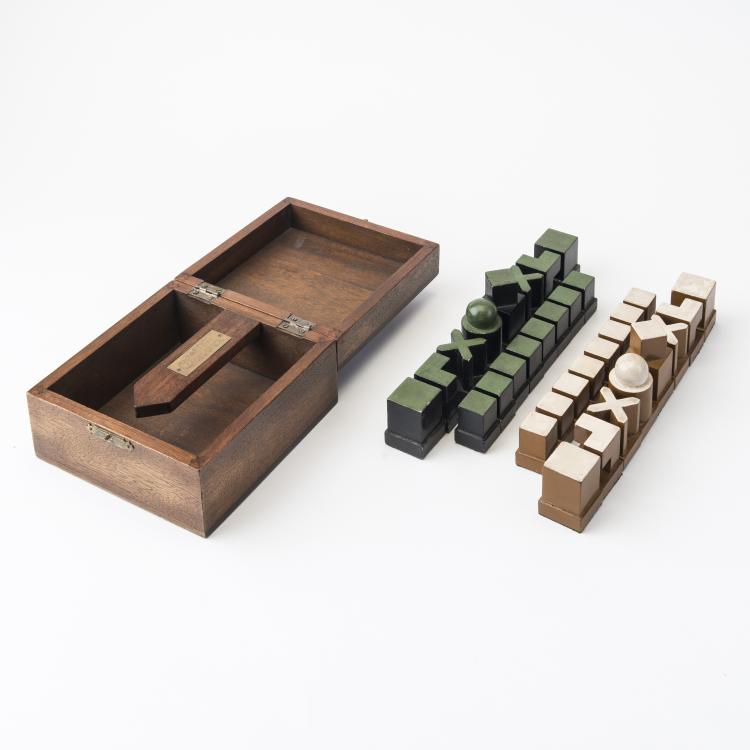 Bild 5 zu Objekt, Bauhaus chess set 'Modell VII mit farbiger Fassung' in original wooden box, c. 1924, Josef Hartwig, Bauhaus, Weimar, 142A 021