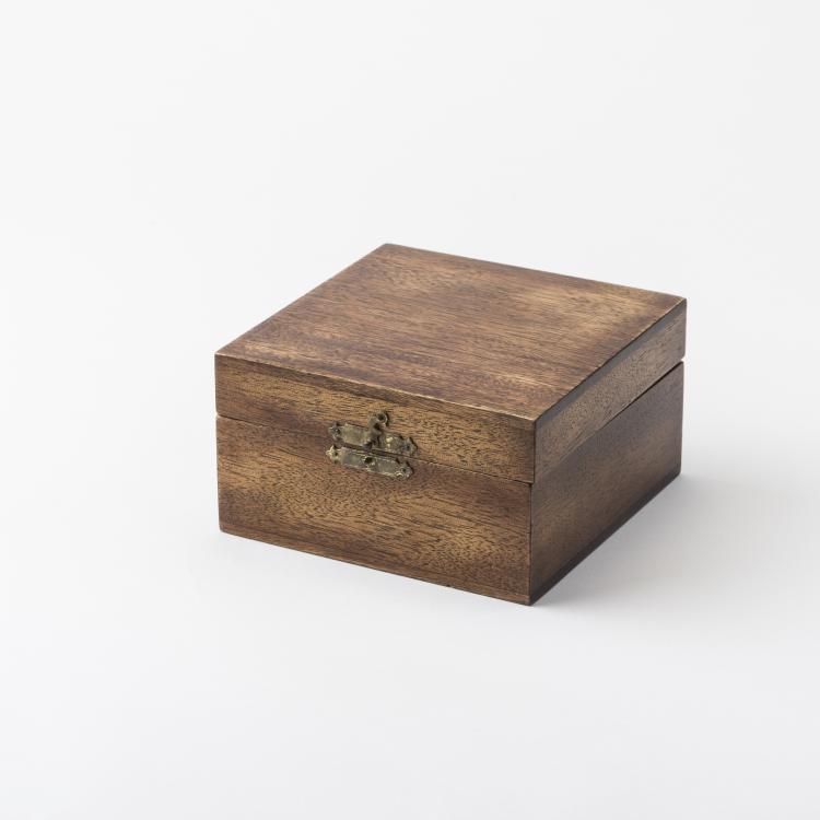 Bild 7 zu Objekt, Bauhaus chess set 'Modell VII mit farbiger Fassung' in original wooden box, c. 1924, Josef Hartwig, Bauhaus, Weimar, 142A 021