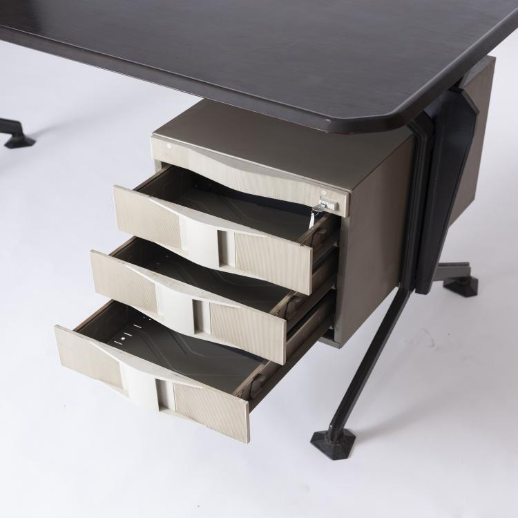 Bild 3 zu Objekt, Schreibtisch 'Arco' mit Schreibtischleuchte, 1963, Olivetti, Ivrea, 143A 179