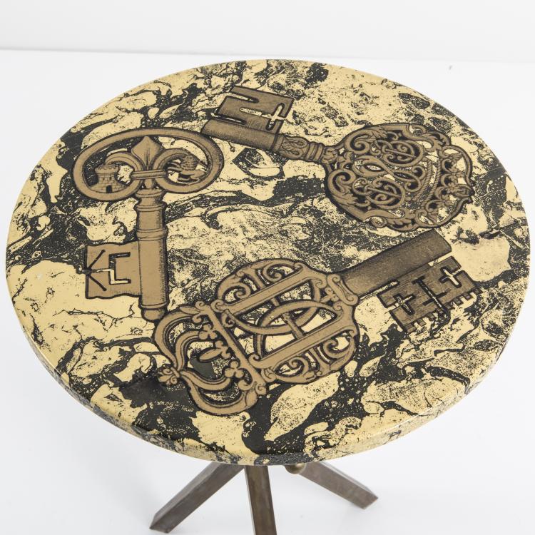 Bild 1 zu Objekt, Beistelltisch 'Chiavi', 1960er Jahre, Fornasetti, Mailand, 143A 99