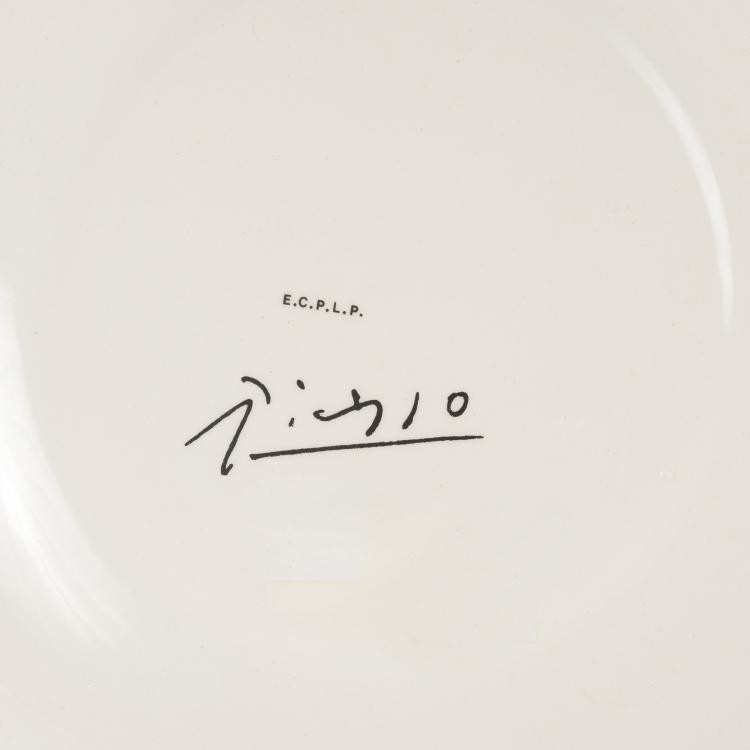 Bild 11 zu Objekt, Vier Porzellan-Teller mit Picasso-Motiven: Friedenstaube, 'Le Coq', weibliches Profil, T&auml;nzer in Landschaft, 1970er Jahre, Limoges E.C.P.L.P, 145C 495