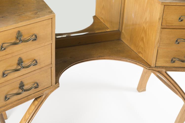 Bild 2 zu Objekt, Dresser, c. 1900, Belgien, 144B 532